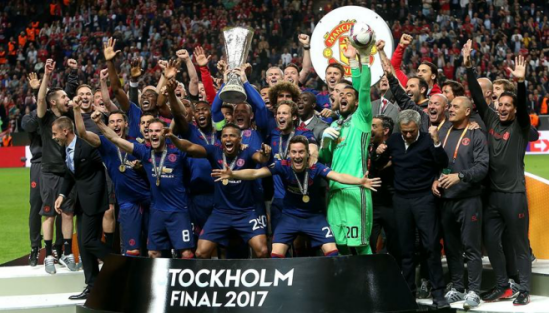  红星俱乐部举办慈善赛，传奇球星重返赛场  