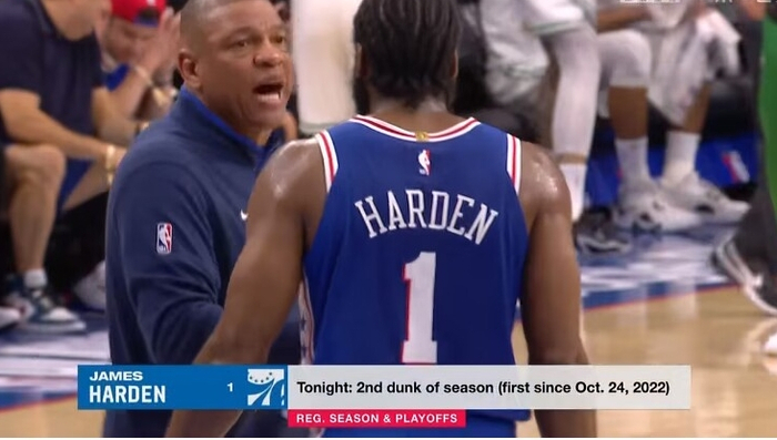  法兰克福队长染红离场，十人应战难挽败局  